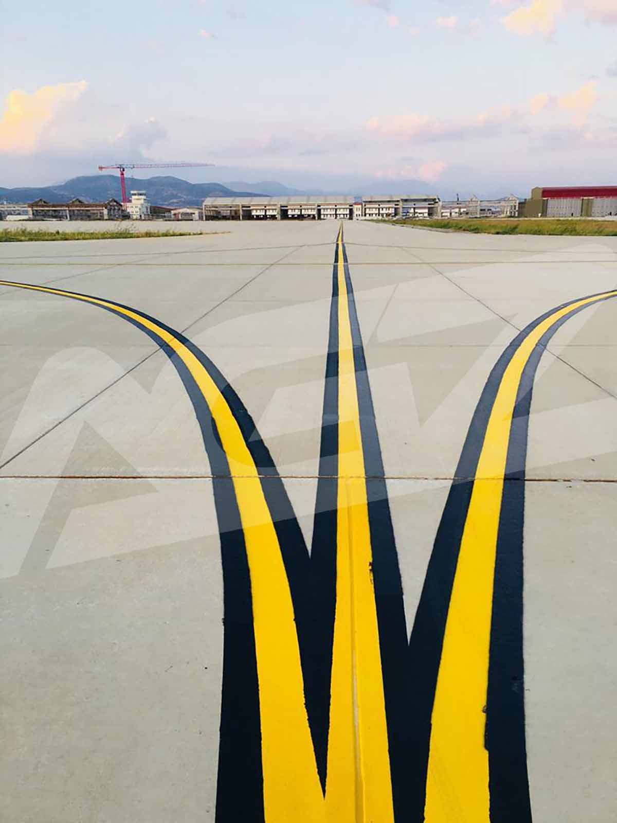 Havaalanı Pist-Apron Çizgileri ve Banket Boyama Uygulamaları